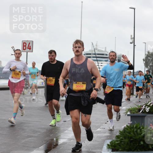 13.09.2026 - Kiel Lauf Andreas Tolksdorf http://msf.ph/oto/10403034 13.09.2026 11:03:04 Kiellinie 4, 38, 5443, 2335, 4, 223, 38, 3669, 4795 meine-sportfotos.de