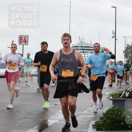 13.09.2026 - Kiel Lauf Andreas Tolksdorf http://msf.ph/oto/10403037 13.09.2026 11:03:04 Kiellinie 1, 39, 5443, 4, 2335, 223, 38, 3669, 4795 meine-sportfotos.de
