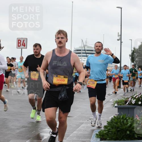 13.09.2026 - Kiel Lauf Andreas Tolksdorf http://msf.ph/oto/10403044 13.09.2026 11:03:05 Kiellinie 4, 2335, 223, 38, 3669, 381, 4795 meine-sportfotos.de