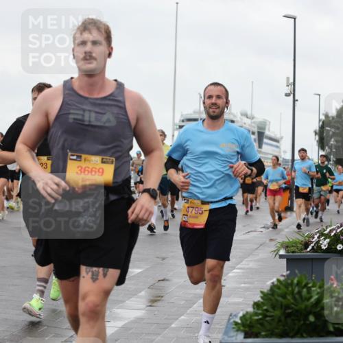 13.09.2026 - Kiel Lauf Andreas Tolksdorf http://msf.ph/oto/10403058 13.09.2026 11:03:05 Kiellinie 38, 2335, 38, 23, 1, 39, 3669, 38, 4795 meine-sportfotos.de