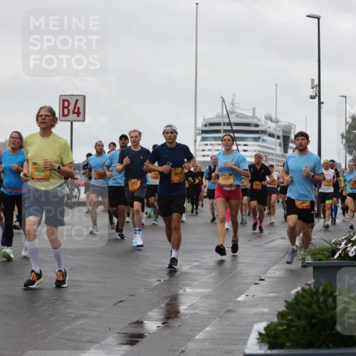 13.09.2026 - Kiel Lauf Andreas Tolksdorf http://msf.ph/oto/10403067 13.09.2026 11:03:08 Kiellinie 2650, 4851, 4, 553, 563, 1881 meine-sportfotos.de