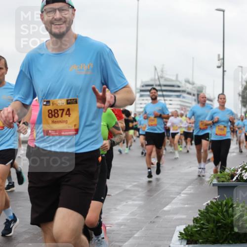13.09.2026 - Kiel Lauf Andreas Tolksdorf http://msf.ph/oto/10403203 13.09.2026 11:03:18 Kiellinie 1676, 39, 3818, 38, 8874 meine-sportfotos.de