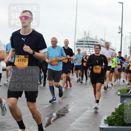 13.09.2026 - Kiel Lauf Andreas Tolksdorf http://msf.ph/oto/10403362 13.09.2026 11:03:29 Kiellinie 09, 39, 4123, 6006, 9812 meine-sportfotos.de