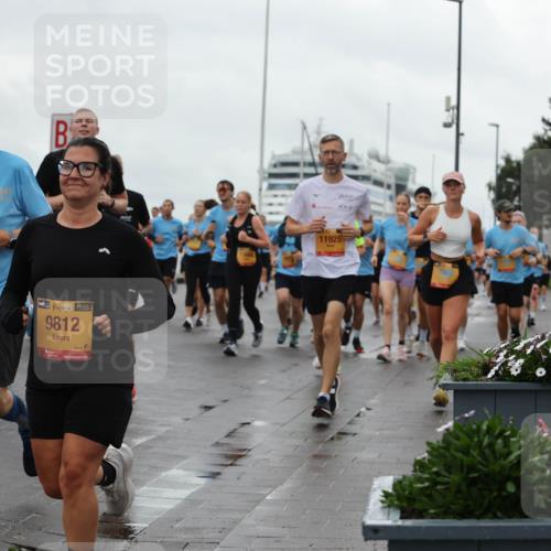 13.09.2026 - Kiel Lauf Andreas Tolksdorf http://msf.ph/oto/10403399 13.09.2026 11:03:30 Kiellinie 7137, 35, 6006, 9812, 11925 meine-sportfotos.de