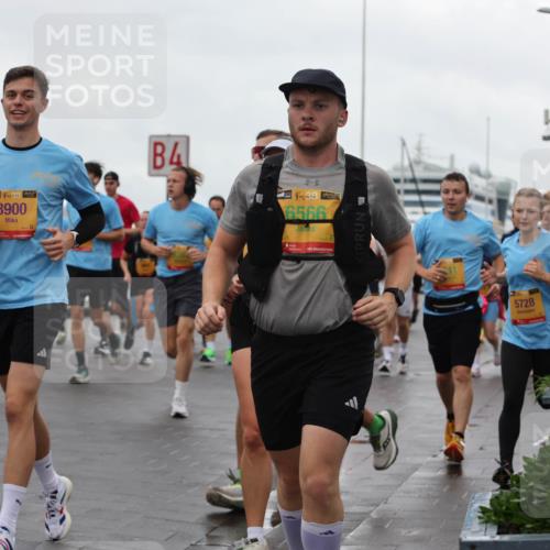 13.09.2026 - Kiel Lauf Andreas Tolksdorf http://msf.ph/oto/10403500 13.09.2026 11:03:45 Kiellinie 39, 5090, 8900, 4, 48, 6566, 5728 meine-sportfotos.de