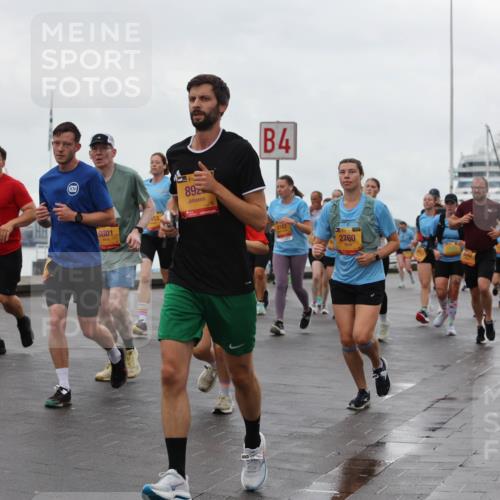 13.09.2026 - Kiel Lauf Andreas Tolksdorf http://msf.ph/oto/10403605 13.09.2026 11:03:54 Kiellinie 6389, 9801, 892, 4, 8182, 39, 2760 meine-sportfotos.de