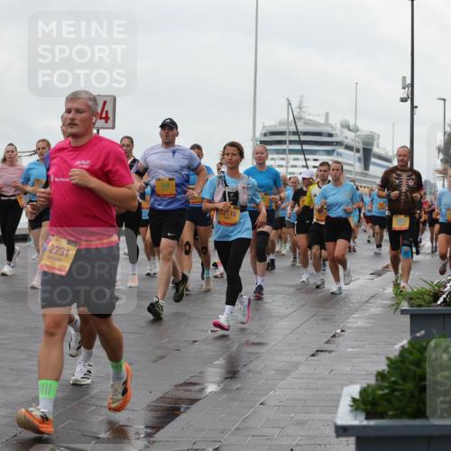 13.09.2026 - Kiel Lauf Andreas Tolksdorf http://msf.ph/oto/10403870 13.09.2026 11:04:10 Kiellinie 9301, 38, 2231, 768, 12116 meine-sportfotos.de