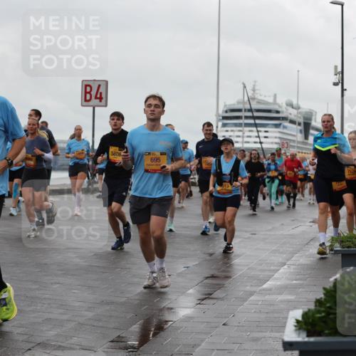 13.09.2026 - Kiel Lauf Andreas Tolksdorf http://msf.ph/oto/10404039 13.09.2026 11:04:24 Kiellinie 38, 4303, 4, 5808, 38, 695, 3, 7529 meine-sportfotos.de