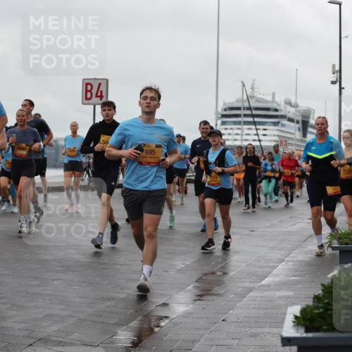 13.09.2026 - Kiel Lauf Andreas Tolksdorf http://msf.ph/oto/10404044 13.09.2026 11:04:24 Kiellinie 38, 4303, 9397, 4, 58, 39, 695, 313, 3, 7529 meine-sportfotos.de