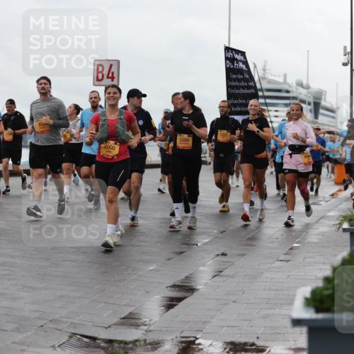 13.09.2026 - Kiel Lauf Andreas Tolksdorf http://msf.ph/oto/10404328 13.09.2026 11:05:03 Kiellinie 9751, 933, 4, 2006, 5304, 1320, 1747 meine-sportfotos.de