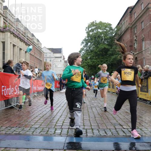 13.09.2026 - Kiel Lauf Yannick Fuchs http://msf.ph/oto/10405704 13.09.2026 08:57:40 Ziel 160, 406, 689, 1051, 1520, 1546, 1714, 2439, 3359, 3375, 4182, 4321, 4382, 4383, 5006, 5219, 5244, 5733, 5762, 5765, 5984, 6459, 7547, 7608, 7609, 7715, 9062, 9324, 9579, 10428, 10876, 11176, 11356, 700, 1546, 1769, 2128, 2129, 3382, 4834, 5003, 5719, 5809, 5984, 7478, 7715, 8341, 9542, 10321, 10892, 12215, 12512, 57, 2326, 2964, 3020, 3691, 3891, 4025, 4185, 5093, 5666, 5895, 6056, 7058, 7604, 8668, 8674, 8675, 8682, 8838, 9085, 9582, 9870, 9872, 10847, 10889, 11227, 2384 meine-sportfotos.de