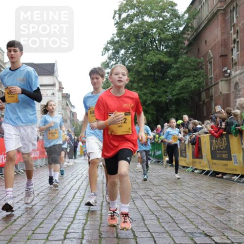 13.09.2026 - Kiel Lauf Yannick Fuchs http://msf.ph/oto/10405763 13.09.2026 08:57:48 Ziel 57, 689, 1520, 1714, 2326, 2439, 3020, 3359, 3375, 3691, 4182, 4185, 4321, 4382, 4383, 5093, 5219, 5244, 5666, 5733, 5762, 5765, 5895, 6056, 7058, 7547, 7604, 7608, 7609, 8668, 8838, 9324, 9870, 9872, 10847, 10889, 11176, 11227, 11339, 11640, 11860, 12157, 160, 406, 700, 1051, 1546, 1769, 2128, 2129, 3382, 4834, 5006, 5984, 6459, 7478, 7715, 9062, 9324, 9579, 10876, 10892, 11356, 1462, 1791, 2908, 2964, 3567, 3891, 4025, 8674, 8675, 8682, 9085, 9582 meine-sportfotos.de