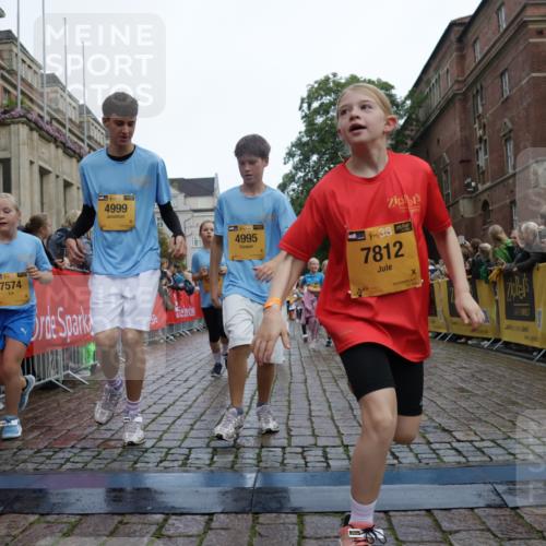 13.09.2026 - Kiel Lauf Yannick Fuchs http://msf.ph/oto/10405768 13.09.2026 08:57:49 Ziel 57, 689, 1520, 1714, 2326, 2439, 3020, 3359, 3375, 3691, 4182, 4185, 4321, 4382, 4383, 5093, 5219, 5244, 5666, 5733, 5762, 5765, 5895, 6056, 7058, 7547, 7604, 7608, 7609, 8668, 8838, 9870, 9872, 10847, 10889, 11176, 11227, 11339, 11640, 11860, 12157, 160, 406, 700, 1051, 1546, 1769, 2128, 2129, 2439, 3382, 4382, 4834, 5006, 5984, 6459, 7478, 7547, 7715, 9062, 9324, 9579, 10876, 10892, 11356, 1462, 1791, 2908, 2964, 3567, 3891, 4025, 8674, 8675, 8682, 9085, 9582 meine-sportfotos.de