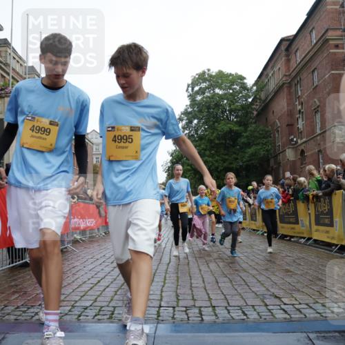 13.09.2026 - Kiel Lauf Yannick Fuchs http://msf.ph/oto/10405776 13.09.2026 08:57:49 Ziel 57, 689, 1520, 1714, 2326, 2439, 3020, 3359, 3375, 3691, 4182, 4185, 4321, 4382, 4383, 5093, 5219, 5244, 5666, 5733, 5762, 5765, 5895, 6056, 7058, 7547, 7604, 7608, 7609, 8668, 8838, 9870, 9872, 10847, 10889, 11176, 11227, 11339, 11640, 11860, 12157, 160, 406, 700, 1051, 1546, 1769, 2128, 2129, 2439, 3382, 4382, 4834, 5006, 5984, 6459, 7478, 7547, 7715, 9062, 9324, 9579, 10876, 10892, 11356, 1462, 1791, 2908, 2964, 3567, 3891, 4025, 8674, 8675, 8682, 9085, 9582 meine-sportfotos.de