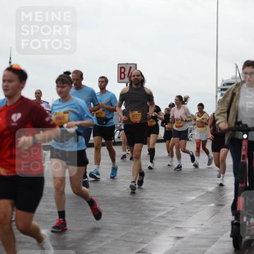 13.09.2026 - Kiel Lauf Andreas Tolksdorf http://msf.ph/oto/10405834 13.09.2026 11:07:31 Kiellinie 613, 9905, 6227, 8360 meine-sportfotos.de
