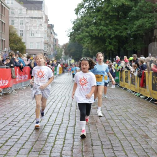 13.09.2026 - Kiel Lauf Yannick Fuchs http://msf.ph/oto/10405904 13.09.2026 08:58:04 Ziel 1462, 1791, 2908, 2964, 3567, 3891, 4025, 4995, 4999, 5005, 6350, 6984, 7031, 7574, 7576, 7812, 8674, 8675, 8682, 9085, 9097, 9372, 9490, 9582, 10350, 10427, 10566, 10757, 11142, 11144, 11638, 12216, 12357, 57, 160, 406, 689, 1051, 1520, 1546, 1714, 2326, 2439, 3020, 3359, 3375, 3691, 4182, 4185, 4321, 4382, 4383, 5006, 5093, 5219, 5244, 5666, 5733, 5762, 5765, 5895, 5984, 6056, 6459, 7058, 7547, 7604, 7608, 7609, 7715, 8668, 9062, 9324, 9579, 10876, 11356, 734 meine-sportfotos.de
