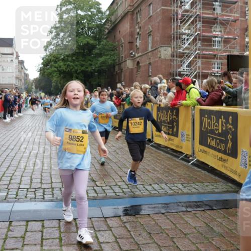 13.09.2026 - Kiel Lauf Yannick Fuchs http://msf.ph/oto/10405941 13.09.2026 08:58:06 Ziel 1462, 1791, 2908, 3567, 3891, 4025, 4995, 4999, 5005, 6350, 6984, 7026, 7031, 7574, 7576, 7812, 8674, 8675, 8682, 9085, 9097, 9372, 9490, 9582, 10350, 10427, 10566, 10757, 11142, 11144, 11638, 11673, 12216, 12357, 57, 160, 406, 689, 1051, 1520, 1714, 2326, 2439, 2964, 3020, 3359, 3375, 3691, 4182, 4185, 4321, 4382, 4383, 5006, 5093, 5219, 5244, 5666, 5733, 5762, 5765, 5895, 6056, 6459, 7058, 7547, 7604, 7608, 7609, 8668, 9062, 9324, 9579, 10876, 11356, 734 meine-sportfotos.de