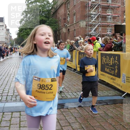 13.09.2026 - Kiel Lauf Yannick Fuchs http://msf.ph/oto/10405946 13.09.2026 08:58:07 Ziel 1462, 1791, 2908, 3567, 3891, 4025, 4491, 4995, 4999, 5005, 6246, 6350, 6428, 6984, 7026, 7031, 7574, 7576, 7812, 8674, 8675, 8682, 9085, 9097, 9372, 9490, 9585, 10350, 10427, 10566, 11142, 11144, 11638, 11673, 12216, 12357, 57, 160, 406, 689, 1051, 1520, 1714, 2326, 2439, 2964, 3020, 3359, 3375, 3691, 4182, 4185, 4321, 4382, 4383, 5006, 5093, 5219, 5244, 5666, 5733, 5762, 5765, 5895, 6056, 6459, 7058, 7547, 7604, 7608, 7609, 8668, 9062, 9324, 9579, 11356, 734 meine-sportfotos.de