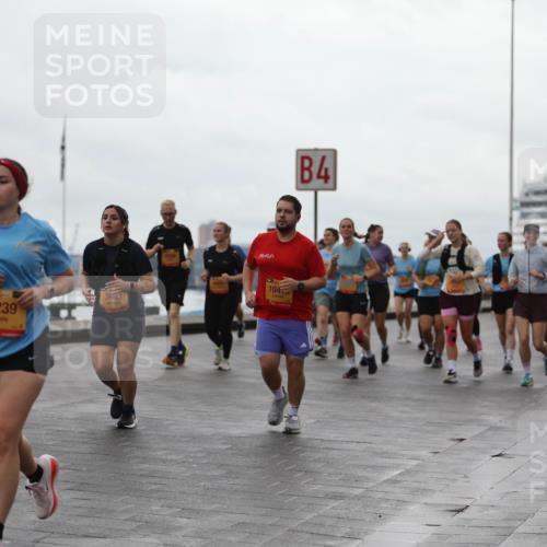 13.09.2026 - Kiel Lauf Andreas Tolksdorf http://msf.ph/oto/10406037 13.09.2026 11:07:43 Kiellinie 9239, 3983, 104, 4 meine-sportfotos.de