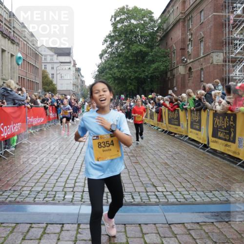 13.09.2026 - Kiel Lauf Yannick Fuchs http://msf.ph/oto/10406039 13.09.2026 08:58:17 Ziel 734, 1158, 2710, 2908, 3145, 3150, 3492, 3686, 4115, 4491, 4546, 4550, 4999, 5005, 6246, 6428, 6588, 7018, 7026, 7031, 7576, 8067, 9097, 9372, 9490, 9585, 9620, 9622, 9701, 9852, 10890, 10899, 10925, 11077, 11638, 11673, 12216, 12357, 57, 1462, 1520, 1791, 2326, 2964, 3020, 3359, 3375, 3567, 3691, 3891, 4025, 4182, 4185, 4321, 4995, 5093, 5219, 5666, 5733, 5895, 6056, 6350, 6984, 7058, 7574, 7576, 7604, 7609, 7812, 8668, 8674, 8675, 9097, 10566 meine-sportfotos.de
