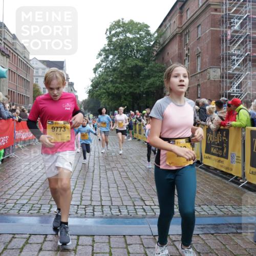 13.09.2026 - Kiel Lauf Yannick Fuchs http://msf.ph/oto/10406167 13.09.2026 08:58:30 Ziel 515, 1158, 1188, 1382, 3217, 3686, 4115, 4622, 4965, 5908, 8067, 8354, 9852, 10242, 10925, 734, 1158, 1462, 1791, 2710, 2908, 2964, 3145, 3150, 3492, 3567, 3891, 4025, 4115, 4491, 4546, 4550, 4995, 4999, 5005, 6246, 6350, 6428, 6588, 6984, 7018, 7026, 7031, 7574, 7576, 7812, 8674, 8675, 9097, 9372, 9490, 9585, 9620, 9622, 9701, 10566, 10890, 10899, 11077, 11638, 11673, 12216, 27, 339, 1119, 1348, 3242, 5201, 5536, 5537, 6151, 6573, 7407, 57, 3020, 5666, 5895 meine-sportfotos.de