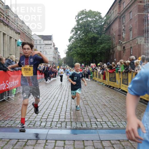 13.09.2026 - Kiel Lauf Yannick Fuchs http://msf.ph/oto/10406326 13.09.2026 08:58:46 Ziel 27, 339, 1119, 1348, 2100, 3242, 5092, 5200, 5201, 5536, 5537, 6151, 6573, 7022, 7407, 9773, 10211, 10821, 11252, 11386, 11430, 11783, 11924, 12297, 12517, 515, 734, 1158, 1188, 1382, 2100, 2710, 3145, 3150, 3217, 3492, 3686, 4115, 4491, 4546, 4550, 4622, 4965, 5908, 6246, 6428, 6588, 7018, 7022, 8067, 8354, 9585, 9620, 9622, 9701, 9852, 10242, 10890, 10899, 10925, 11077, 11673, 512, 1848, 2725, 4026, 5106, 5629, 6883, 6896, 7028, 7223, 7739, 7916, 8944, 734 meine-sportfotos.de