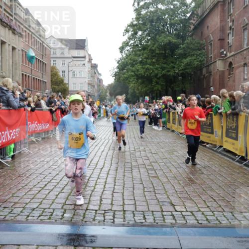 13.09.2026 - Kiel Lauf Yannick Fuchs http://msf.ph/oto/10406362 13.09.2026 08:58:49 Ziel 27, 339, 1119, 1348, 3242, 5201, 5536, 5537, 6151, 6573, 6896, 7407, 9773, 10211, 10292, 10821, 11252, 11386, 11924, 12297, 12517, 515, 734, 1158, 1188, 1382, 2100, 2710, 3145, 3150, 3217, 3492, 3686, 4115, 4546, 4550, 4622, 4965, 5092, 5200, 5908, 6588, 7018, 7022, 8067, 8354, 9620, 9701, 9852, 10242, 10890, 10899, 10925, 11077, 11430, 11783, 118, 512, 1848, 2725, 4026, 5106, 5629, 6883, 7028, 7223, 7739, 7916, 8261, 8944, 9215, 734, 2710, 3145, 3150, 3492 meine-sportfotos.de