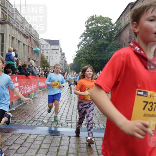 13.09.2026 - Kiel Lauf Yannick Fuchs http://msf.ph/oto/10406554 13.09.2026 08:59:07 Ziel 118, 512, 1848, 2725, 3543, 3666, 4026, 5106, 5629, 6883, 7028, 7739, 7916, 8261, 8944, 9215, 10334, 11201, 11575, 27, 339, 515, 1119, 1348, 2100, 3242, 5092, 5200, 5201, 5536, 5537, 6151, 6573, 6896, 7022, 7223, 7407, 8354, 9773, 10211, 10292, 10334, 10821, 11252, 11386, 11430, 11783, 11924, 12297, 12517, 125, 3767, 3803, 3958, 4064, 4164, 4426, 4444, 4498, 4886, 5131, 5590, 6480, 6816, 7337, 7371, 7401, 7706, 9293, 9430, 1382 meine-sportfotos.de