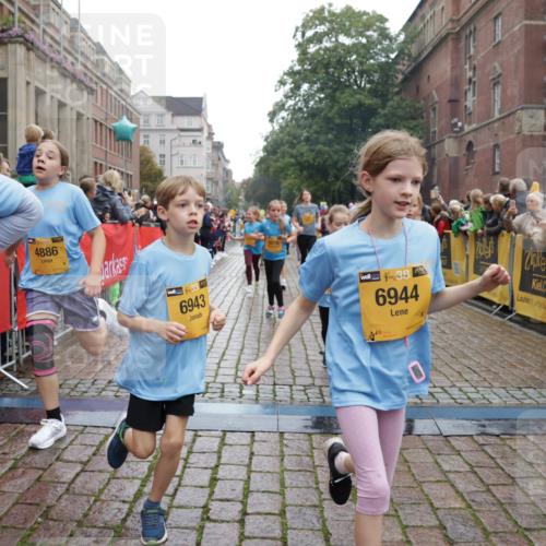13.09.2026 - Kiel Lauf Yannick Fuchs http://msf.ph/oto/10406579 13.09.2026 08:59:10 Ziel 118, 512, 1848, 2725, 3543, 3666, 3767, 4026, 4064, 4444, 5106, 5629, 7028, 7706, 7739, 7916, 8261, 9215, 9430, 11575, 27, 339, 515, 1119, 1348, 2100, 3242, 5092, 5200, 5201, 5536, 5537, 6151, 6573, 6883, 6896, 7022, 7223, 7407, 7739, 8944, 9773, 10211, 10292, 10334, 10821, 11201, 11252, 11386, 11430, 11783, 11924, 12297, 12517, 125, 1413, 1549, 1792, 2342, 3165, 3803, 3958, 4164, 4426, 4498, 4886, 5016, 5131, 5590, 6480, 6816, 6943, 7337, 7371, 7401, 9293 meine-sportfotos.de