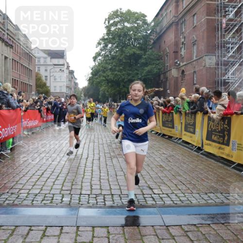 13.09.2026 - Kiel Lauf Yannick Fuchs http://msf.ph/oto/10406691 13.09.2026 08:59:22 Ziel 125, 3767, 3803, 3958, 4064, 4164, 4426, 4444, 4498, 4886, 5131, 5590, 6480, 6816, 6944, 7337, 7371, 7401, 7706, 8069, 9293, 9358, 9430, 9623, 10682, 11189, 11395, 11617, 11808, 12004, 12383, 118, 512, 1119, 1848, 2725, 3242, 3543, 3666, 4026, 5106, 5629, 6151, 6883, 6896, 7028, 7223, 7739, 7916, 8261, 8944, 9215, 10211, 10292, 10334, 10821, 11201, 11386, 11575, 11924, 12517, 579, 1413, 1549, 1792, 2342, 3165, 3537, 3890, 4481, 5016, 6943, 12517 meine-sportfotos.de