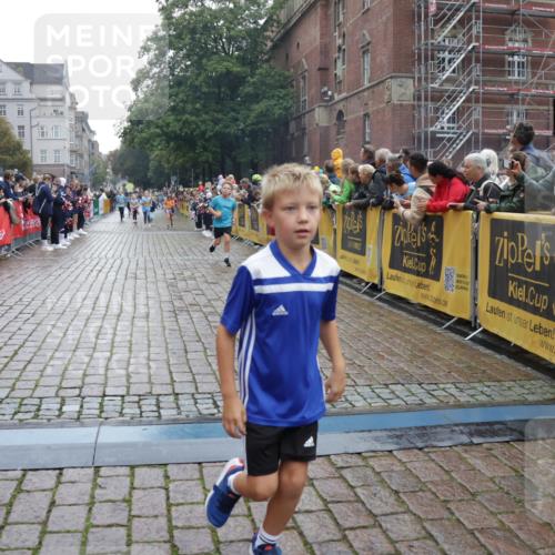 13.09.2026 - Kiel Lauf Yannick Fuchs http://msf.ph/oto/10406788 13.09.2026 08:59:32 Ziel 125, 579, 1413, 1549, 1792, 2342, 3165, 3537, 3890, 4481, 4498, 4886, 5016, 5131, 6943, 6944, 7320, 7337, 7371, 7396, 7981, 8069, 8153, 8530, 9358, 9370, 9394, 10665, 10723, 11189, 11364, 11395, 11570, 12383, 12586, 118, 512, 1848, 2725, 3543, 3666, 3767, 3803, 3958, 4026, 4064, 4164, 4426, 4444, 5106, 5590, 5629, 6480, 6816, 6883, 7028, 7337, 7371, 7401, 7706, 7739, 7916, 8261, 8944, 9215, 9293, 9430, 9623, 10334, 10682, 11201, 11575, 11617, 12004, 12383, 28 meine-sportfotos.de