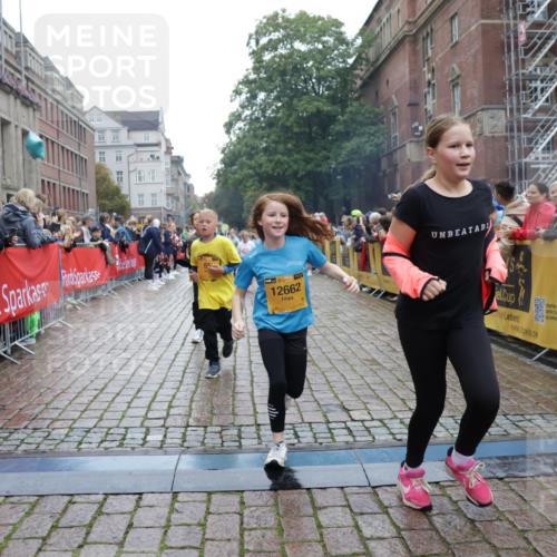 13.09.2026 - Kiel Lauf Yannick Fuchs http://msf.ph/oto/10407062 13.09.2026 09:00:00 Ziel 780, 1871, 2789, 2918, 3545, 3568, 6271, 7624, 7746, 8692, 12371, 28, 125, 533, 579, 621, 1413, 1549, 1792, 2342, 2906, 2962, 3165, 3537, 3865, 3867, 3890, 4481, 4498, 4886, 5016, 6943, 6944, 7320, 7396, 7919, 7981, 8153, 8530, 8673, 8932, 9036, 9151, 9358, 9370, 9394, 9939, 10665, 10723, 11189, 11364, 11570, 11980, 12298, 12329, 12586, 65, 783, 1538, 2513, 3549, 4001, 4661, 4793, 4821, 6258, 6606, 9003, 9421, 9520, 10083, 10592, 12662, 125, 1413 meine-sportfotos.de