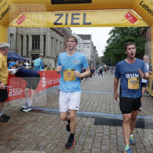 13.09.2026 - Kiel Lauf Yannick Fuchs http://msf.ph/oto/10407075 13.09.2026 10:33:30 Ziel 813, 1331, 1958, 1979, 2775, 5961, 6080, 6775, 8641, 8938, 8940, 10331, 11063, 864, 1327, 1525, 2824, 3991, 3997, 4929, 5197, 5274, 5907, 6537, 6988, 7030, 7709, 8280, 9411, 9891, 9975, 10181, 10448, 10552, 10773, 11754, 12277, 12339, 115, 435, 446, 908, 2073, 2285, 3323, 3799, 3924, 4300, 4776, 5160, 6569, 6973, 7372, 8225, 8362, 8896, 10984, 11289, 11604, 11707, 12729, 32, 1467, 3327, 9222, 9879 meine-sportfotos.de