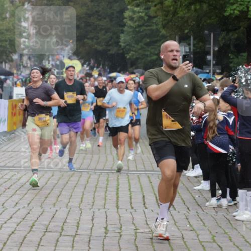 13.09.2026 - Kiel Lauf Yannick Fuchs http://msf.ph/oto/10407104 13.09.2026 10:33:37 Ziel 435, 446, 813, 1958, 2073, 2775, 3323, 3799, 3924, 4776, 5961, 6080, 6569, 6973, 7372, 8225, 8641, 8938, 8940, 10984, 11289, 11707, 12729, 864, 1327, 1331, 1525, 1979, 2824, 3991, 3997, 4929, 5197, 5274, 5907, 6537, 6775, 6988, 7030, 7709, 8280, 9411, 9891, 9975, 10181, 10331, 10448, 10552, 10773, 11063, 11754, 12277, 12339, 115, 908, 965, 1730, 2285, 4300, 4739, 5160, 7925, 8362, 8896, 9081, 10179, 11591, 11604 meine-sportfotos.de