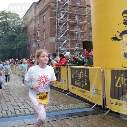 13.09.2026 - Kiel Lauf Yannick Fuchs http://msf.ph/oto/10407132 13.09.2026 09:00:05 Ziel 780, 1871, 2918, 3545, 3568, 4001, 6271, 7624, 7746, 8692, 9003, 9421, 10083, 12371, 28, 533, 579, 621, 1549, 2342, 2789, 2906, 2962, 3537, 3865, 3867, 3890, 4481, 7919, 7981, 8530, 8673, 8932, 9036, 9151, 9370, 9394, 9939, 10665, 10723, 11364, 11570, 11980, 12298, 12329, 12586, 65, 783, 897, 1284, 1538, 2513, 2894, 3549, 4661, 4793, 4821, 6258, 6487, 6606, 6808, 9520, 10592, 11727, 12051, 12662, 125, 579, 1413, 1549, 1792, 2342, 3165, 3890, 4481, 9370, 11570, 12586 meine-sportfotos.de