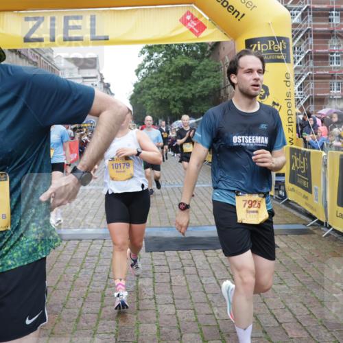 13.09.2026 - Kiel Lauf Yannick Fuchs http://msf.ph/oto/10407289 13.09.2026 10:34:33 Ziel 93, 1086, 2044, 2094, 2465, 3180, 3864, 4351, 4608, 4723, 4735, 4820, 5125, 5737, 5996, 6260, 7387, 7928, 8480, 10549, 10904, 10905, 11374, 12070, 244, 1299, 1352, 1668, 2009, 2094, 2333, 2577, 3099, 3384, 3395, 3704, 3819, 4466, 4679, 4820, 5165, 5175, 5773, 6344, 7378, 7932, 7933, 8022, 8646, 9078, 9373, 9491, 9788, 10310, 10893, 11002, 11153, 11318, 11732, 12020, 12120, 12169, 1307, 1667, 2432, 2449, 3547, 5218, 5576, 6225, 6941, 7006, 7273, 7672, 8195, 8746, 9276 meine-sportfotos.de