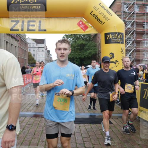 13.09.2026 - Kiel Lauf Yannick Fuchs http://msf.ph/oto/10407376 13.09.2026 10:34:48 Ziel 1307, 1667, 2432, 2449, 3547, 5218, 5576, 6225, 6941, 7006, 7273, 7672, 8195, 8746, 9276, 9389, 11163, 11374, 93, 244, 1086, 1668, 2044, 2094, 2465, 3180, 3384, 3864, 4351, 4466, 4608, 4723, 4735, 4820, 5125, 5165, 5737, 5996, 6260, 6344, 7387, 7928, 7933, 8480, 8646, 9788, 10549, 10893, 10904, 10905, 11153, 11374, 12020, 12070, 1640, 2268, 3400, 3470, 3603, 4028, 4449, 5247, 6578, 7960, 9220, 9541, 9853, 9988, 10065, 10361, 10676, 12095, 1299, 2009 meine-sportfotos.de