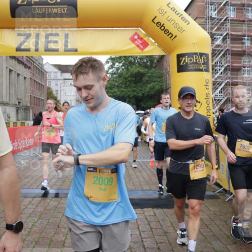 13.09.2026 - Kiel Lauf Yannick Fuchs http://msf.ph/oto/10407379 13.09.2026 10:34:48 Ziel 1307, 1667, 2432, 2449, 3547, 5218, 5576, 6225, 6941, 7006, 7273, 7672, 8195, 8746, 9276, 9389, 11163, 11374, 93, 244, 1086, 1668, 2044, 2094, 2465, 3180, 3384, 3864, 4351, 4466, 4608, 4723, 4735, 4820, 5125, 5165, 5737, 5996, 6260, 6344, 7387, 7928, 7933, 8480, 8646, 9788, 10549, 10893, 10904, 10905, 11153, 11374, 12020, 12070, 1640, 2268, 3400, 3470, 3603, 4028, 4449, 5247, 6578, 7960, 9220, 9541, 9853, 9988, 10065, 10361, 10676, 12095, 1299, 2009 meine-sportfotos.de