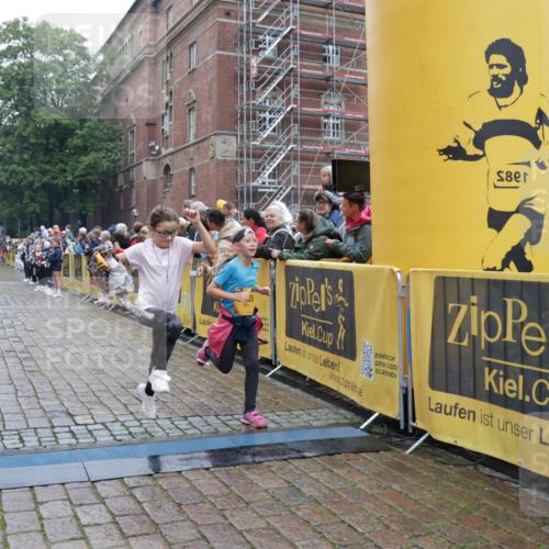 13.09.2026 - Kiel Lauf Yannick Fuchs http://msf.ph/oto/10407387 13.09.2026 09:00:37 Ziel 282, 1446, 3268, 4093, 10304, 10561, 10562, 65, 783, 897, 1284, 1538, 2513, 2894, 3549, 4001, 4661, 4793, 4821, 6258, 6487, 6606, 6808, 7746, 9003, 9421, 9520, 10083, 10223, 10592, 11727, 12051, 12137, 12371, 12662, 3135, 3611, 6561, 7487, 7991, 10636, 11425, 780, 1871, 2918, 3545, 3568, 6271, 7624, 7746, 8692, 12371 meine-sportfotos.de
