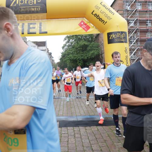 13.09.2026 - Kiel Lauf Yannick Fuchs http://msf.ph/oto/10407389 13.09.2026 10:34:49 Ziel 1307, 1667, 2432, 2449, 3470, 3547, 3603, 5218, 5576, 6225, 6941, 7006, 7273, 7672, 8195, 8746, 9276, 9389, 11163, 93, 244, 1086, 1668, 2044, 2094, 2465, 3180, 3864, 4351, 4466, 4608, 4723, 4735, 4820, 5125, 5165, 5737, 5996, 6260, 6941, 7387, 7928, 7933, 8480, 8646, 9788, 10549, 10893, 10904, 10905, 11153, 11374, 12020, 12070, 1640, 2268, 3400, 4028, 4449, 4951, 5247, 5386, 6578, 7960, 8266, 9220, 9541, 9853, 9988, 10065, 10361, 10676, 11368, 12095, 244, 1299, 2009 meine-sportfotos.de