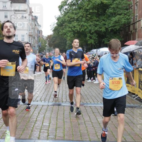 13.09.2026 - Kiel Lauf Yannick Fuchs http://msf.ph/oto/10407586 13.09.2026 10:35:05 Ziel 1640, 2268, 3400, 4022, 4028, 4449, 4951, 5247, 5386, 6578, 6603, 7960, 8266, 9220, 9541, 9853, 9988, 10065, 10361, 10676, 11368, 12095, 1307, 1667, 2044, 2432, 2449, 3180, 3470, 3547, 3603, 3864, 4351, 4608, 4723, 4735, 5218, 5576, 5737, 6225, 6260, 6941, 7006, 7273, 7387, 7672, 7928, 8195, 8480, 8746, 9276, 9389, 10549, 10904, 10905, 11163, 11374, 400, 1784, 2390, 2687, 5293, 7971, 8164, 8750, 9143, 9261, 9264, 10475, 11568, 11758, 93, 4351, 4735 meine-sportfotos.de