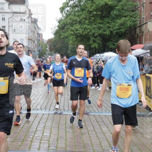 13.09.2026 - Kiel Lauf Yannick Fuchs http://msf.ph/oto/10407590 13.09.2026 10:35:05 Ziel 1640, 2268, 3400, 4022, 4028, 4449, 4951, 5247, 5386, 6578, 6603, 7960, 8266, 9220, 9541, 9853, 9988, 10065, 10361, 10676, 11368, 12095, 1307, 1667, 2044, 2432, 2449, 3180, 3470, 3547, 3603, 3864, 4351, 4608, 4723, 4735, 5218, 5576, 5737, 6225, 6260, 6941, 7006, 7273, 7387, 7672, 7928, 8195, 8480, 8746, 9276, 9389, 10549, 10904, 10905, 11163, 11374, 400, 1784, 2390, 2687, 5293, 7971, 8164, 8750, 9143, 9261, 9264, 10475, 11568, 11758, 93, 4351, 4735 meine-sportfotos.de