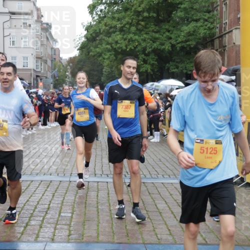 13.09.2026 - Kiel Lauf Yannick Fuchs http://msf.ph/oto/10407593 13.09.2026 10:35:06 Ziel 1640, 2268, 3400, 4022, 4028, 4449, 4951, 5247, 5386, 6578, 6603, 7960, 8164, 8266, 9220, 9541, 9853, 9988, 10065, 10361, 10676, 11368, 12095, 1307, 1667, 2044, 2432, 2449, 3180, 3470, 3547, 3603, 3864, 4351, 4608, 4735, 5218, 5576, 6225, 6260, 6941, 7006, 7273, 7672, 7928, 8195, 8480, 8746, 9276, 9389, 10549, 10904, 10905, 11163, 11374, 400, 1784, 2390, 2687, 5293, 6381, 7710, 7971, 8750, 9143, 9261, 9264, 10475, 11568, 11758, 93, 3180, 4351, 4608, 4735 meine-sportfotos.de