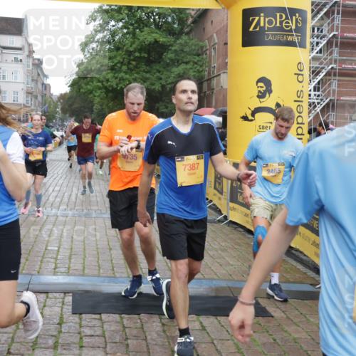 13.09.2026 - Kiel Lauf Yannick Fuchs http://msf.ph/oto/10407637 13.09.2026 10:35:07 Ziel 1640, 2268, 3400, 4022, 4028, 4449, 4951, 5247, 5386, 6578, 6603, 7960, 8164, 8266, 8750, 9220, 9541, 9853, 9988, 10065, 10361, 10676, 11368, 12095, 1307, 1667, 2044, 2432, 2449, 3180, 3470, 3547, 3603, 3864, 4608, 5218, 5576, 6225, 6260, 6941, 7006, 7273, 7672, 7928, 8195, 8480, 8746, 9276, 9389, 10549, 10904, 10905, 11163, 11374, 400, 1784, 2390, 2687, 5293, 6381, 6849, 7710, 7971, 8436, 9143, 9261, 9264, 10475, 11568, 11758, 2044, 3180, 3864, 4351, 4608, 4735 meine-sportfotos.de
