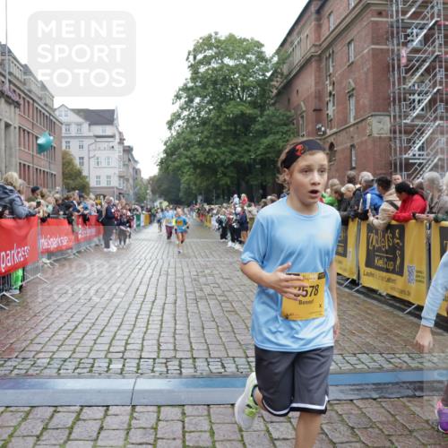 13.09.2026 - Kiel Lauf Yannick Fuchs http://msf.ph/oto/10407645 13.09.2026 09:01:11 Ziel 1662, 7982, 282, 1446, 3135, 3268, 3611, 6561, 7487, 7991, 9503, 10636, 11425, 12506, 300, 1794, 2553, 3578, 4784, 6257, 7613, 8614, 8691, 11562, 11901, 12436, 282, 1446, 3268, 4093, 10304, 10561, 10562 meine-sportfotos.de