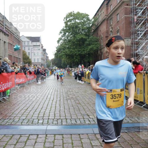 13.09.2026 - Kiel Lauf Yannick Fuchs http://msf.ph/oto/10407648 13.09.2026 09:01:12 Ziel 1662, 7982, 282, 1446, 3135, 3268, 3611, 6561, 7487, 7991, 9503, 10636, 11425, 12506, 300, 1794, 2553, 3578, 4784, 6257, 7613, 8614, 8691, 11562, 11901, 12296, 12436, 282, 1446, 3268, 4093, 10304, 10561, 10562 meine-sportfotos.de