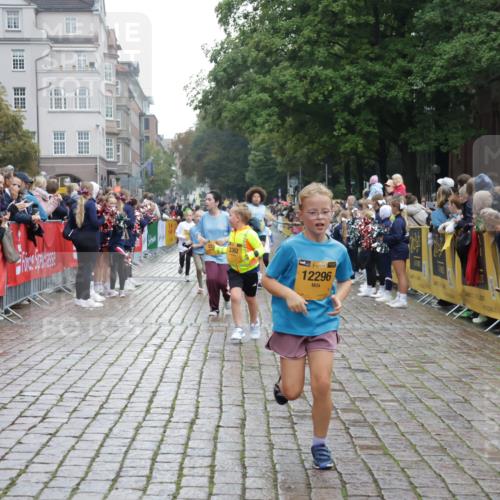13.09.2026 - Kiel Lauf Yannick Fuchs http://msf.ph/oto/10407662 13.09.2026 09:01:15 Ziel 300, 1662, 2553, 7982, 8691, 3135, 3611, 6561, 7487, 7991, 9503, 10636, 11425, 12506, 1794, 3362, 3578, 4784, 6257, 7613, 8614, 11562, 11901, 12296, 12436, 282, 1446, 3268, 10304, 10561, 10562 meine-sportfotos.de