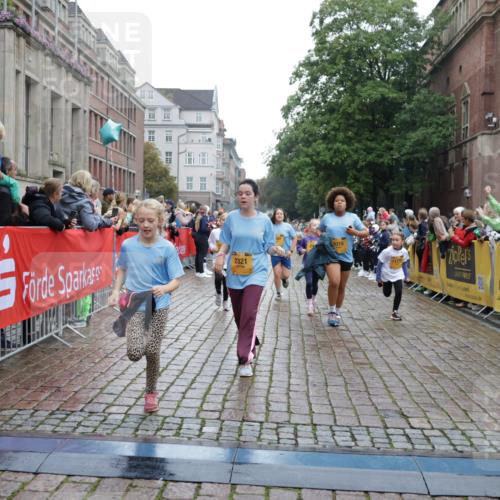 13.09.2026 - Kiel Lauf Yannick Fuchs http://msf.ph/oto/10407702 13.09.2026 09:01:20 Ziel 300, 1662, 1794, 2553, 7613, 7982, 8614, 8691, 11562, 11901, 12436, 3135, 3611, 6561, 7487, 7982, 7991, 9503, 10636, 11425, 12506, 3362, 3578, 4415, 4784, 6257, 6315, 7210, 9287, 11772, 12296, 12626, 1446, 3268 meine-sportfotos.de