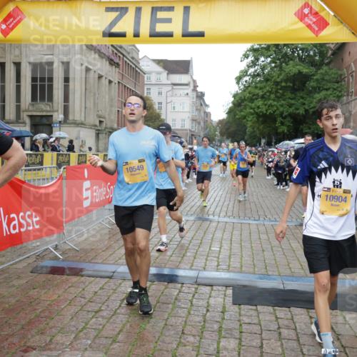 13.09.2026 - Kiel Lauf Yannick Fuchs http://msf.ph/oto/10407753 13.09.2026 10:35:14 Ziel 400, 1640, 1784, 2390, 2687, 3400, 4022, 4449, 4951, 5386, 6578, 6603, 7971, 8164, 8266, 8750, 9220, 9261, 9264, 9541, 10065, 10475, 10676, 11368, 11568, 11758, 12095, 1307, 1667, 2268, 2432, 2449, 3470, 3547, 3603, 4028, 5218, 5247, 5576, 6225, 6941, 7006, 7273, 7672, 7960, 8195, 8746, 9276, 9389, 9541, 9853, 9988, 10361, 11163, 5293, 5817, 6381, 6849, 7280, 7710, 8436, 8973, 9143, 10017, 10483, 11181, 11363, 12774, 1667, 2044, 3180, 3864, 4608, 6225, 6941 meine-sportfotos.de