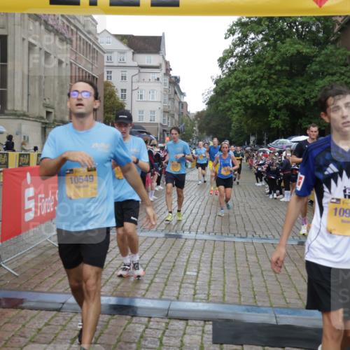 13.09.2026 - Kiel Lauf Yannick Fuchs http://msf.ph/oto/10407758 13.09.2026 10:35:14 Ziel 400, 1640, 1784, 2390, 2687, 3400, 4022, 4449, 4951, 5386, 6578, 6603, 7971, 8164, 8266, 8750, 9220, 9261, 9264, 9541, 10065, 10475, 10676, 11368, 11568, 11758, 12095, 1307, 1667, 2268, 2432, 2449, 3470, 3547, 3603, 4028, 5218, 5247, 5576, 6225, 6941, 7006, 7273, 7672, 7960, 8195, 8746, 9276, 9389, 9541, 9853, 9988, 10361, 11163, 5293, 5817, 6381, 6849, 7280, 7710, 8436, 8973, 9143, 10017, 10483, 11181, 11363, 12774, 1667, 2044, 3180, 3864, 4608, 6225, 6941 meine-sportfotos.de